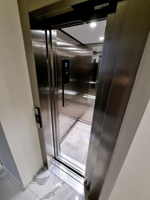 Apartament Cwa 1 Aeroport Otopeni Ngoại thất bức ảnh